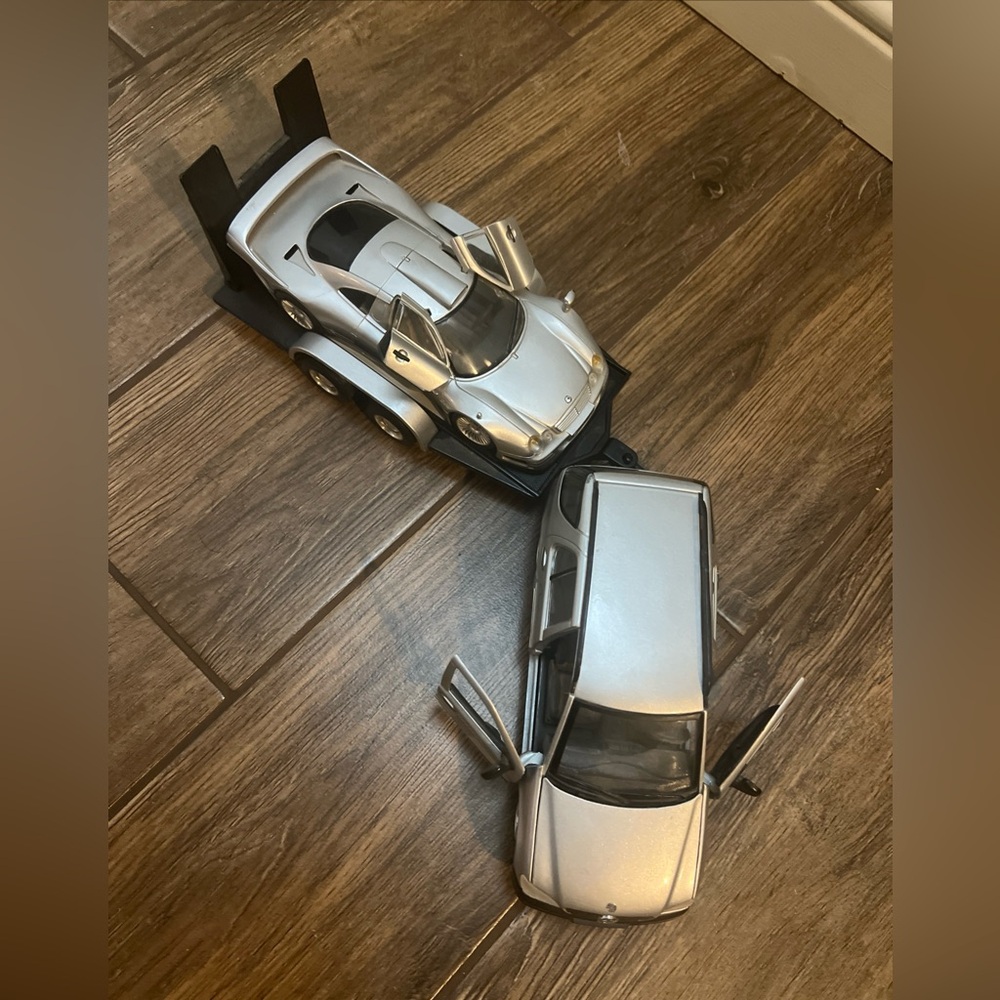 Maisto Mercedes CLK-GTR  1:26 & Maisto Mercedes Benz ML 320 Silver 1:24 Scale Do
